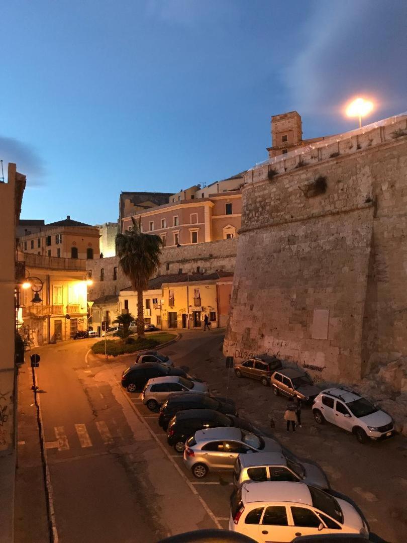 Bastione Home - Casa "Vicky" Cagliari Buitenkant foto